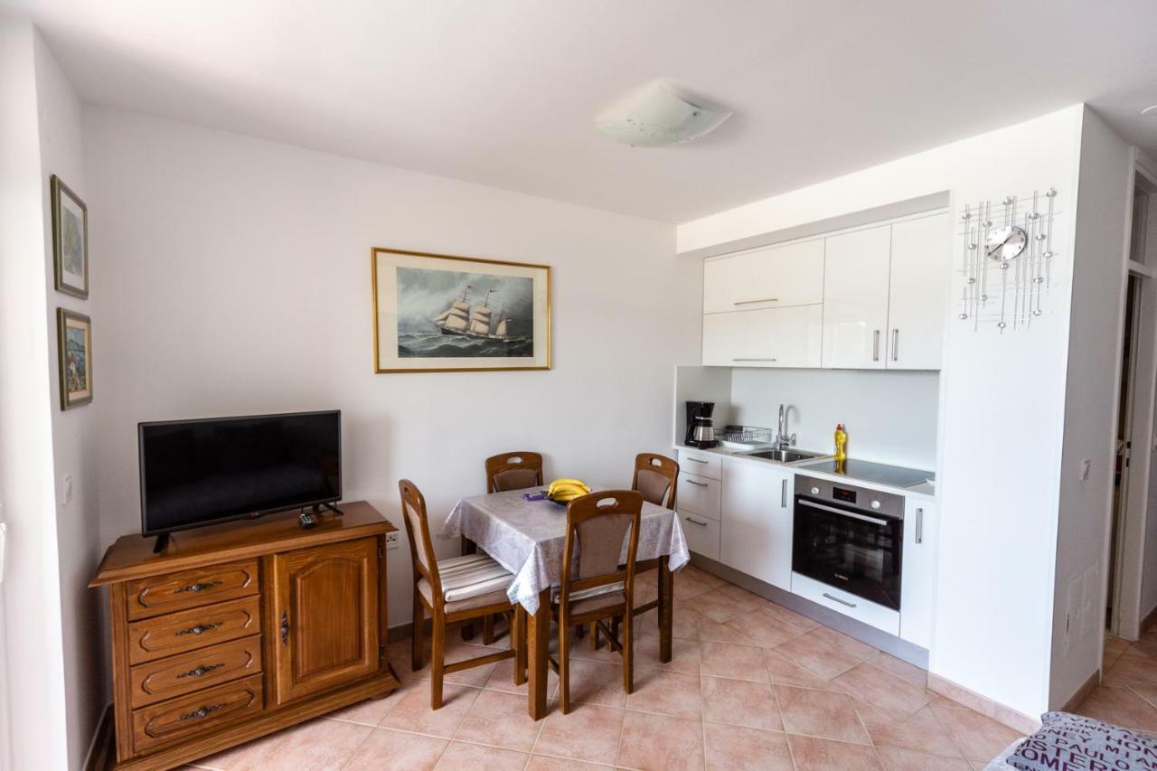 Lovely Apartment Near The Beach With A Sea View Poreč Buitenkant foto